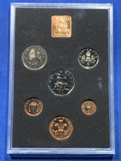 《竞宝斋》第424场 周日，周一，周二  3场连拍 （全场包邮） 英国1971年精致套币册，币值改革首年-新便士NEW PENCE