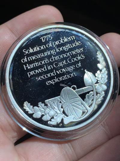 《竞宝斋》第424场 周日，周一，周二  3场连拍 （全场包邮） 蒙巴顿大英海洋史精制银章，37.5克，925银，比马剑大一圈，侧银标。1775库克航行验证精确航海计时器，彻底改变航海模式。此套银章铭刻了大英王霸世界海权的每次关键，宏大史诗，设计华美，收藏价值极高。