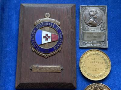 《竞宝斋》第424场 周日，周一，周二  3场连拍 （全场包邮） 外国章牌八枚 总重约346.2克 细节见图