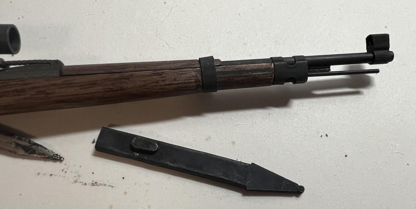 零元拍：钛金 1/6 金属与木制 WWII 98K狙击步枪 模型。瑕疵描述：抢带老化，其他全新。
