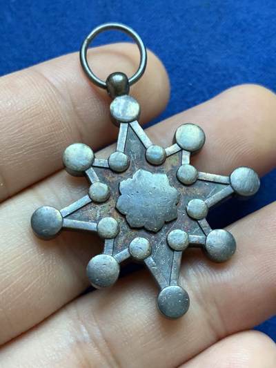 《竞宝斋》第424场 周日，周一，周二  3场连拍 （全场包邮） 两枚一组 日本早期八等瑞宝银质勋章 14.85克 + 明治二十一年赤十字银质纪念章 含绶带重约12.6克