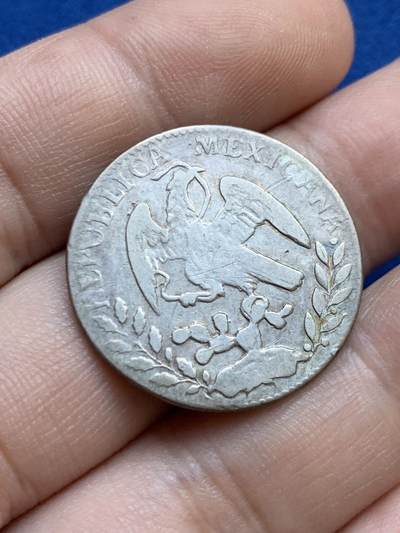 《竞宝斋》第424场 周日，周一，周二  3场连拍 （全场包邮） 1862年墨西哥瓜纳华托2里亚尔银币，瓜纳华托/Go铸造。验金师名缩写Y/F。少见面值和造币厂！数据约：6.6克，26.8毫米。状态如图，整体相对保存不错。细节见图