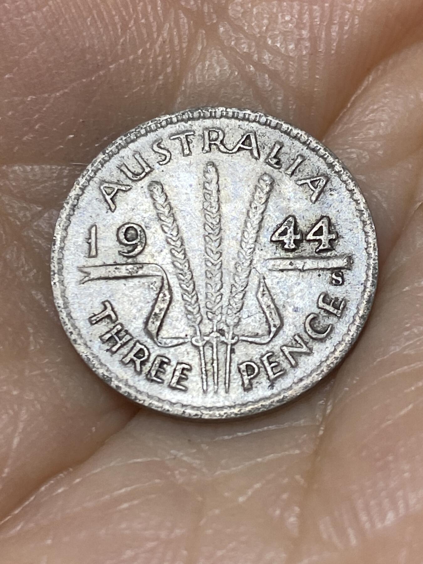 2025年第九十八场(总第一百二十四场）外国好品散币(免佣金) 澳大利亚🇦🇺1944年3便士银币(乔治六世第一版关门年，925高银)