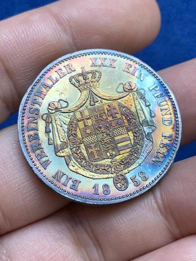 《竞宝斋》第424场 周日，周一，周二  3场连拍 （全场包邮） 德国1858年黑森1泰勒银币 腓特烈威廉 少见的品种 细节清晰 具体见图