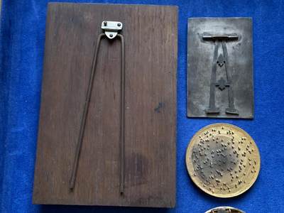 《竞宝斋》第424场 周日，周一，周二  3场连拍 （全场包邮） 外国章牌八枚 总重约346.2克 细节见图