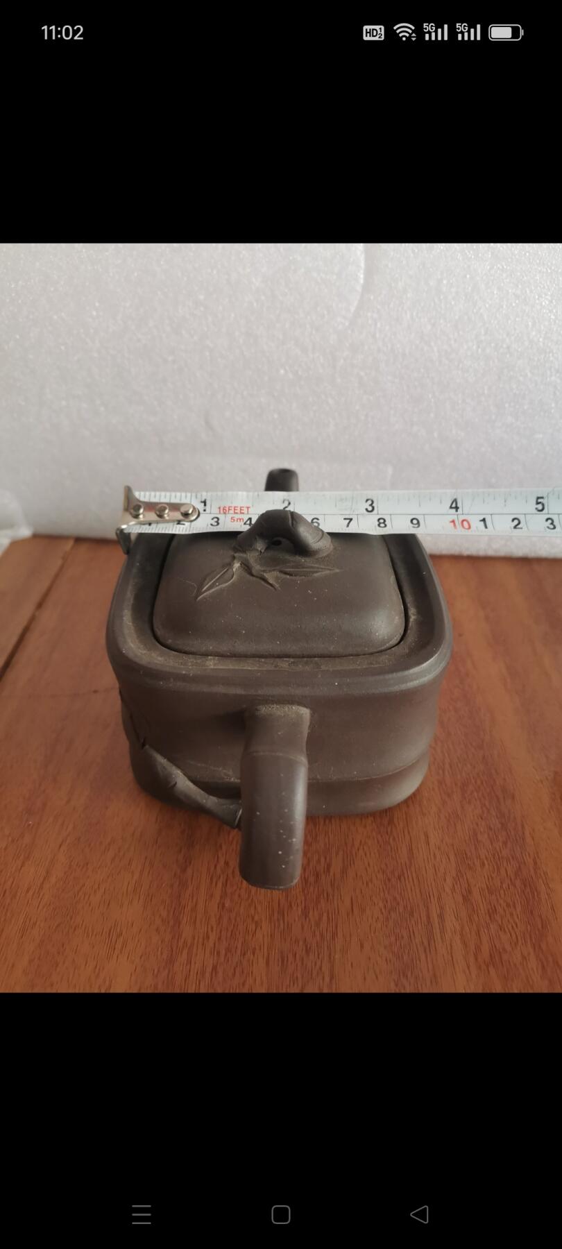 八十年代四方竹紫砂壶1把。造型漂亮，砂质好，长16㎝，高8.3㎝。完整如图包老