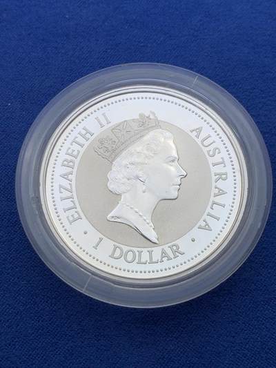 《竞宝斋》第424场 周日，周一，周二  3场连拍 （全场包邮） 澳大利亚 1997年 笑翠鸟 熊猫镶嵌银币 含纯银1盎司999银，镶嵌部分重0.5克黄金，发行1.5万枚，为上海国际钱币展而发行