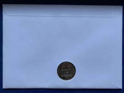 《竞宝斋》第424场 周日，周一，周二  3场连拍 （全场包邮） 英联邦塞拉利昂2002年伊丽莎白二世女王登基50周年金禧纪念限量邮币封。同题材2002年塞拉利昂1元克朗纪念币。超大设计。