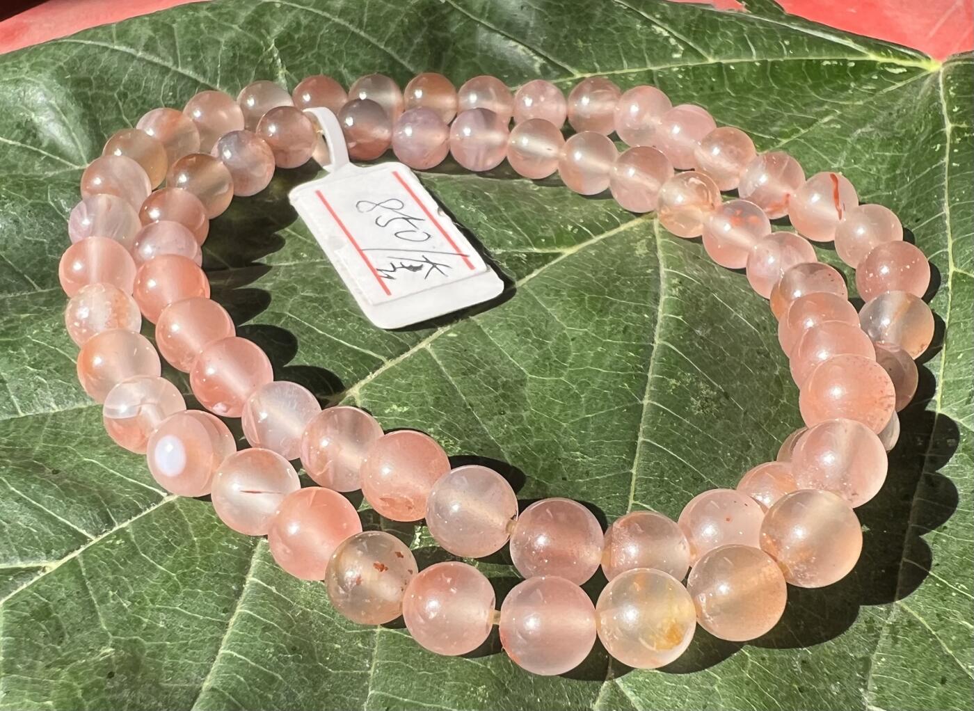 零元拍：清清爽爽粉粉嫩嫩的南红圆珠手串腕链。约24克。6.5MM/66粒