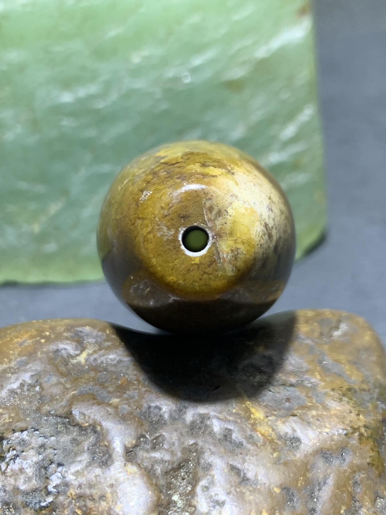 精美高玉化高润度黄金草花纹水草玛瑙瓶珠（吊坠）一个！