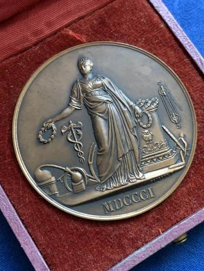 《竞宝斋》第424场 周日，周一，周二  3场连拍 （全场包邮） 1958法国工业促进会铜章 55.9克 50.7mm 丰饶角铜标 带盒