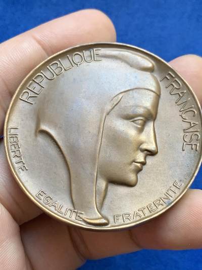 《竞宝斋》第424场 周日，周一，周二  3场连拍 （全场包邮） 法国1960年国家预防基金会铜章，直径：49.5mm，重量：54.6克，丰饶角铜标