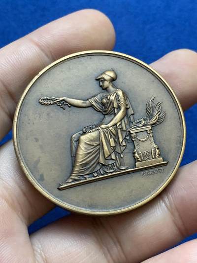 《竞宝斋》第424场 周日，周一，周二  3场连拍 （全场包邮） 巴黎索邦大学女子中等教育协会纪念铜章 53.2克 45mm 丰饶角铜标 带盒