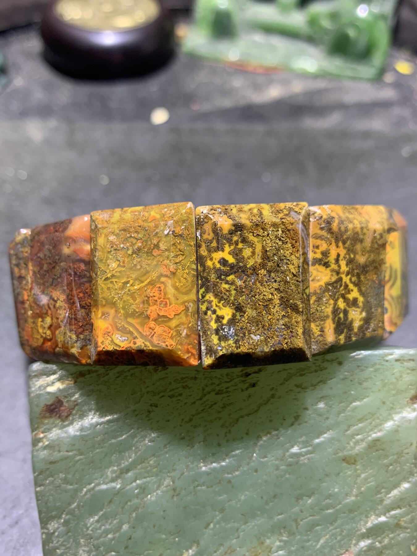 战国红玛瑙草花纹手排一只，