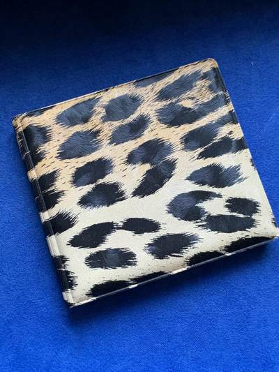 《竞宝斋》第424场 周日，周一，周二  3场连拍 （全场包邮） 约翰·肯尼迪与罗伯特·肯尼迪1969年200几内亚法郎，原册原证书，双面五彩包浆，双面转光，UNC底板，状态不错。