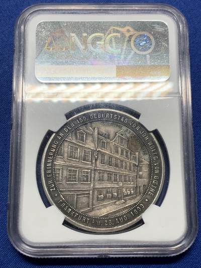 《竞宝斋》第424场 周日，周一，周二  3场连拍 （全场包邮） NGC MS62 德国 1899 歌德诞辰150周年银章 背面为法兰克福故居 细节雕刻极为精致繁褥。铜章合金章偶有，银章少见，国外铜章卖价超2000。
