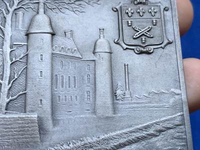 《竞宝斋》第424场 周日，周一，周二  3场连拍 （全场包邮） 法国皮埃尔商会欧洲矿业与铸造纪念镀银铜章 纪念奥古斯特·勒列夫尔主席50周年诞辰 90.9克 50.5*71mm 正方形铜标 原装包装盒保存 缪泽勒目录编号18/115 F