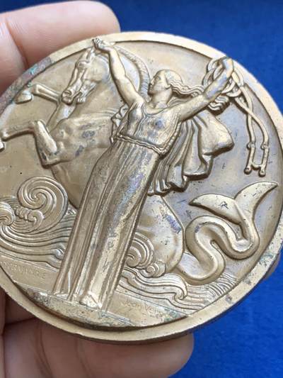 《竞宝斋》第424场 周日，周一，周二  3场连拍 （全场包邮） 1935法国诺曼底号邮轮铜章 169克 67.5mm