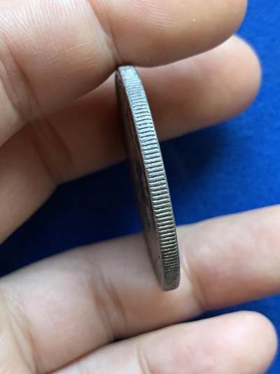 《竞宝斋》第424场 周日，周一，周二  3场连拍 （全场包邮） 美国1881年摩根1美元银币，包浆醇厚，带转光，底板干净细节饱满。