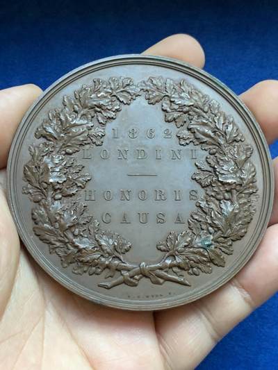 《竞宝斋》第424场 周日，周一，周二  3场连拍 （全场包邮） 1862年英国肯辛顿世博会纪念大铜章 Wyon设计 207.1克 76.2mm