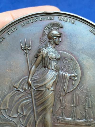 《竞宝斋》第424场 周日，周一，周二  3场连拍 （全场包邮） 英国 1827 克拉伦斯公爵（即后来的威廉四世）就任海军大臣纪念大铜章 行走在海中的不列颠妮娅 64.5mm 121.5g 目录：Eimer 1192，BHM 1296 作者J.Henning Sr