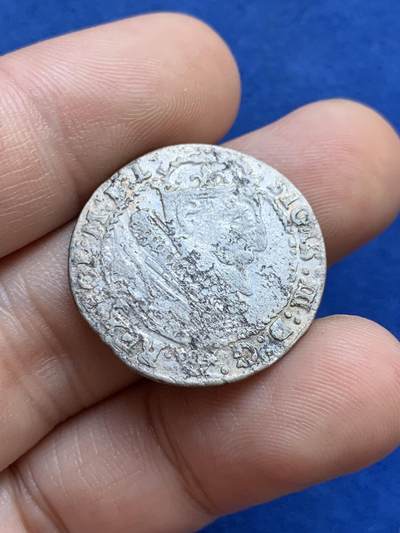 《竞宝斋》第424场 周日，周一，周二  3场连拍 （全场包邮） 1625年波兰立陶宛联邦6格罗申银币，正面：西吉斯蒙德三世右侧面肖像。SIG.III.D.G.REX.POL.MDL  译文：西吉斯蒙德三世，蒙神之恩典，波兰国王，立陶宛大公。背面：左上角1625年份，中间为波兰鹰徽、立陶宛维提斯骑士徽，瑞典瓦萨王朝纹章。数据约：3.67克，25毫米。细节见图