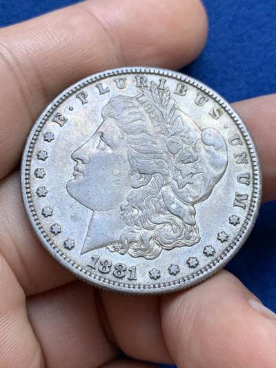 《竞宝斋》第424场 周日，周一，周二  3场连拍 （全场包邮） 美国1881年摩根1美元银币，包浆醇厚，带转光，底板干净细节饱满。