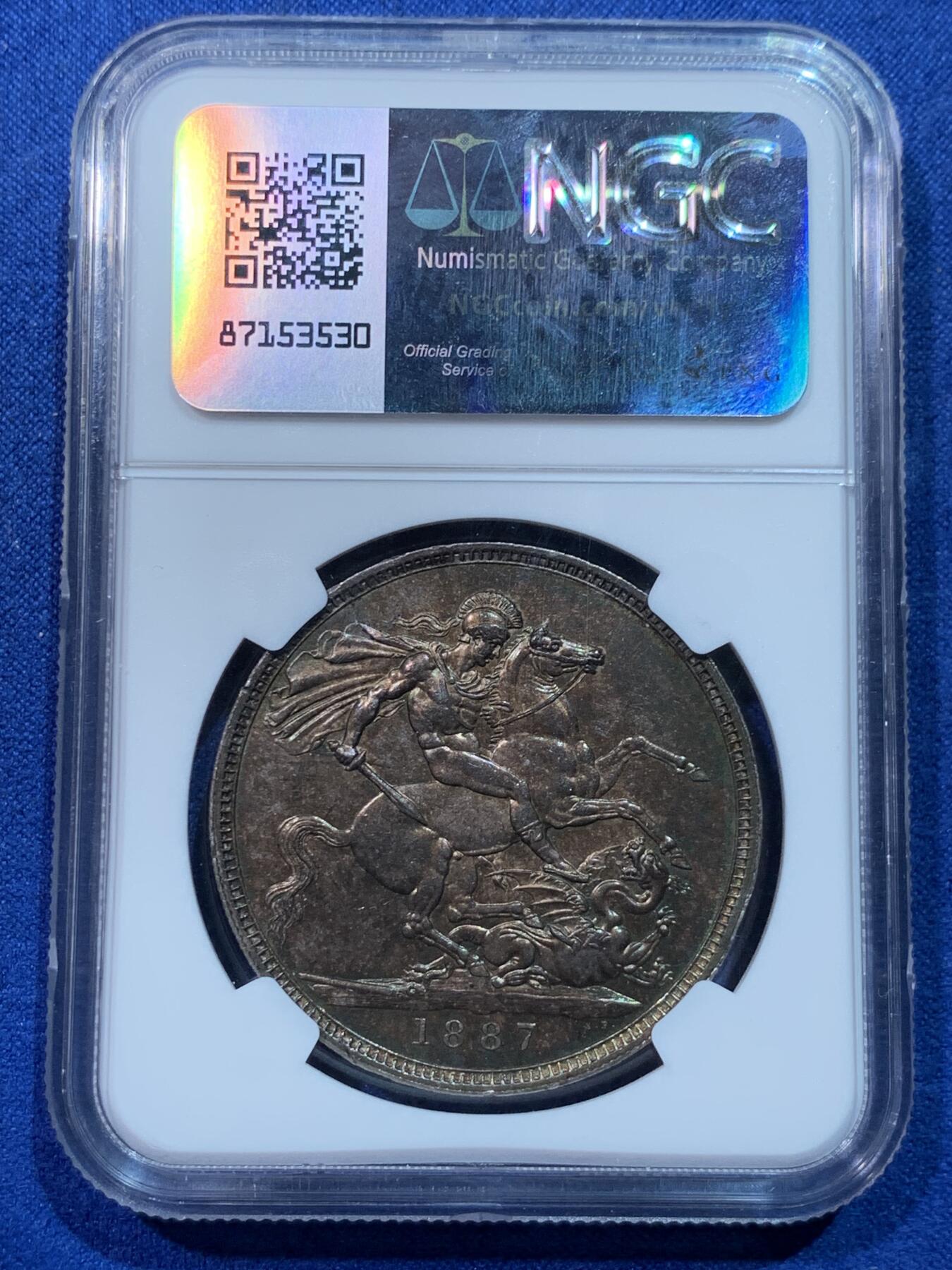 《竞宝斋》第424场 周日，周一，周二  3场连拍 （全场包邮） NGC MS62 英国1887维多利亚高冠马剑银币 兼具酱彩味道和丝滑转光，远超白币的观感