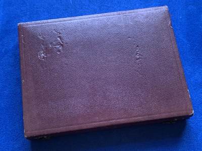 《竞宝斋》第424场 周日，周一，周二  3场连拍 （全场包邮） 法兰西荣誉军团博物馆纪念镀金超大铜章 约1925年铸造 256.8克 66*100mm 三角边铭 带原盒 本品为荣誉军团博物馆特别制作，融合拿破仑帝国象征元素，纪念1802年荣誉军团创立。雄鹰与皇冠