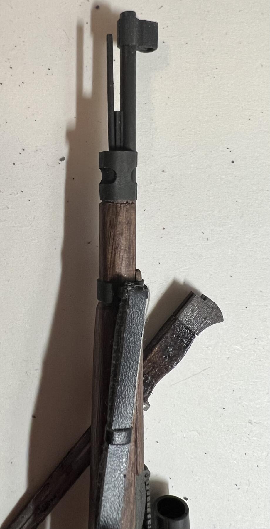 零元拍：钛金 1/6 金属与木制 WWII 98K狙击步枪 模型。瑕疵描述：抢带老化，其他全新。