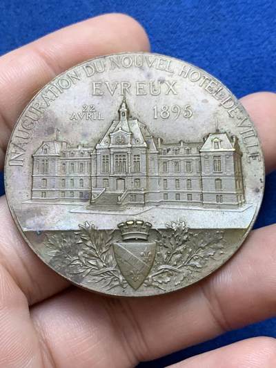 《竞宝斋》第424场 周日，周一，周二  3场连拍 （全场包邮） 1895年埃夫勒新市政厅落成典礼纪念铜章 40.65克 50mm 铜标边铭