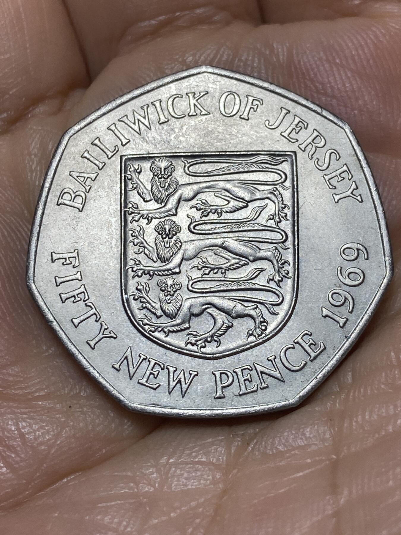 2025年第九十八场(总第一百二十四场）外国好品散币(免佣金) 英属泽西岛🇯🇪1969年50新便士(伊丽莎白二世中年花冠，十进制第一版)