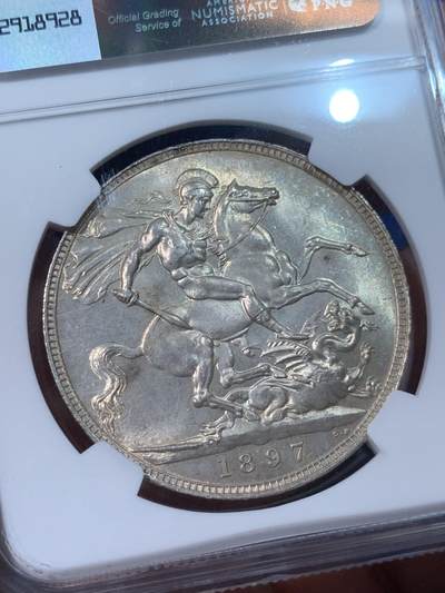 《竞宝斋》第424场 周日，周一，周二  3场连拍 （全场包邮） NGC MS63 维多利亚1897LX大披纱马剑克朗，顶级卷开原光品相，整体打制非常犀利，人像马剑图案饱满，有轻微镜面感，更高分数6枚。