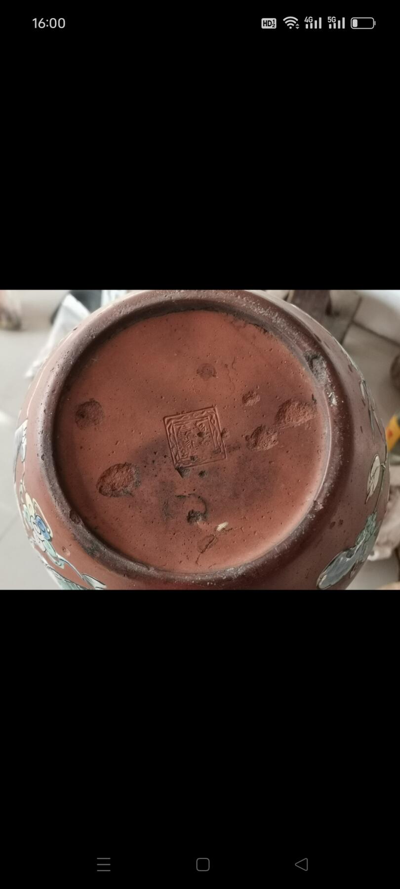 清代狮子图案紫砂壶一个，画工精致漂亮，有爆皮无冲线，品相良好如图