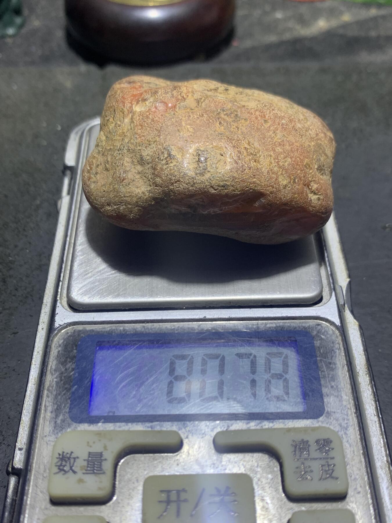 精美红皮红冻开窗料南红玛瑙原石一颗，