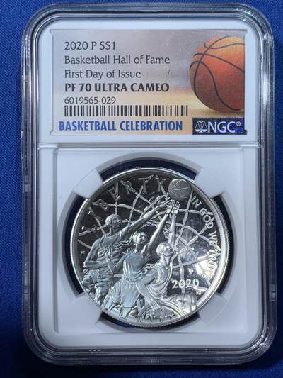 《竞宝斋》第424场 周日，周一，周二  3场连拍 （全场包邮） NGC PF70UC 美国2020年篮球名人堂1美元精制银币，PROOF精制币，币面清爽干净又漂亮，状态一流，冠军分。特殊凹面设计，加厚盒。