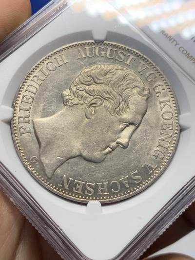 《竞宝斋》第424场 周日，周一，周二  3场连拍 （全场包邮） 唯一冠军分 NGC MS62 德国 1841 萨克森王国 弗里德里希·奥古斯特二世 流通2泰勒37克多的大银币 仅2枚入盒