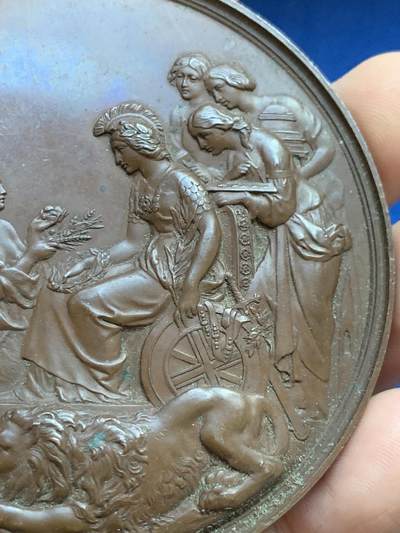 《竞宝斋》第424场 周日，周一，周二  3场连拍 （全场包邮） 1862年英国肯辛顿世博会纪念大铜章 Wyon设计 207.1克 76.2mm