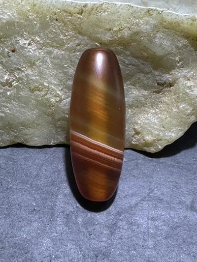 精美亚光高玉化红白双色千层纹缠丝玛瑙桶珠一颗， - 精美亚光高玉化红白双色千层纹缠丝玛瑙桶珠一颗，