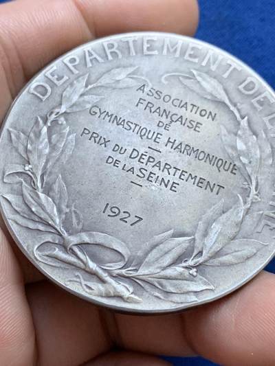 《竞宝斋》第424场 周日，周一，周二  3场连拍 （全场包邮） 法国1927年塞纳省体操协会纪念银章，花环玛丽安娜头像，丰饶角2AR边铭，50mm，71克