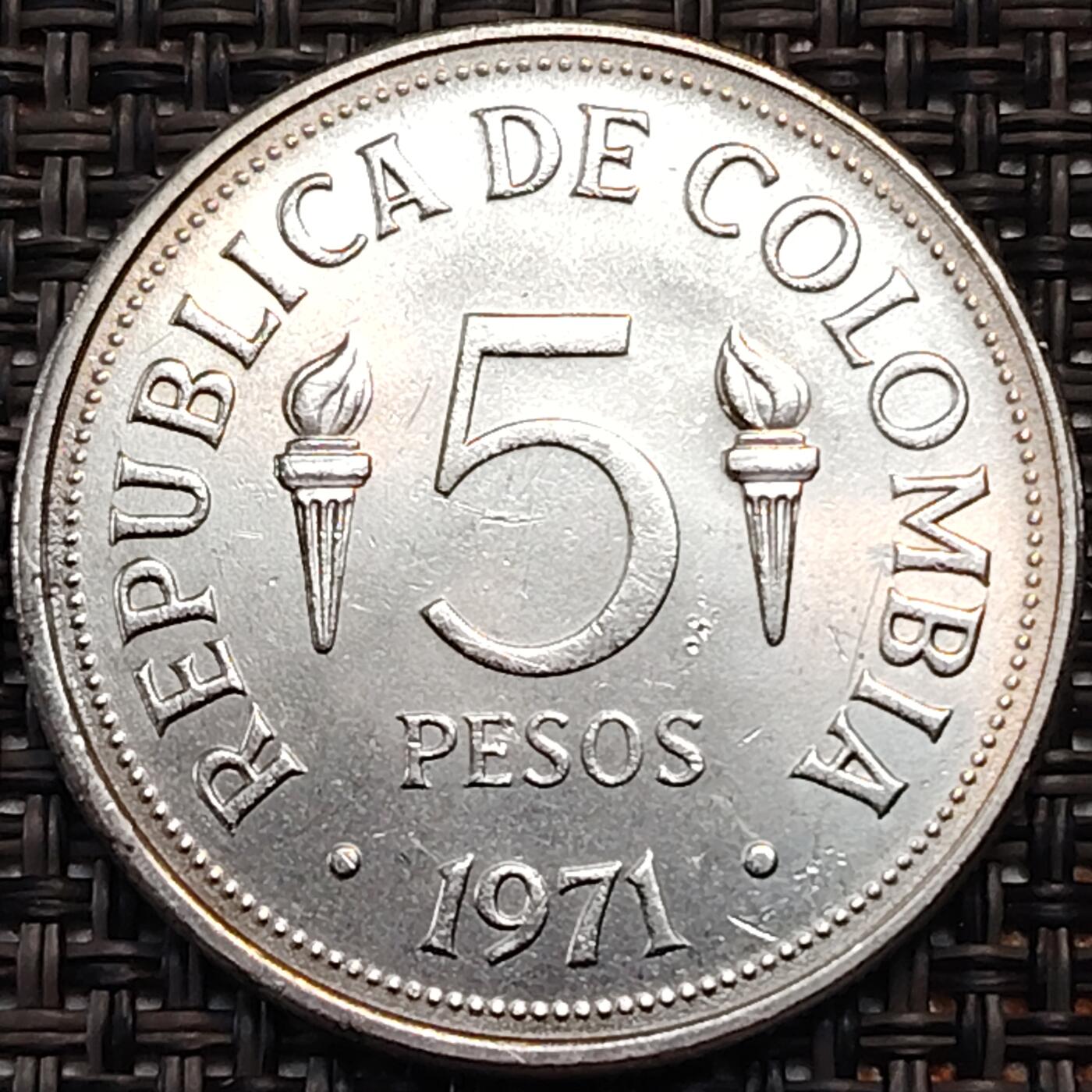布加迪🐬～世界钱币(上海)🌾第 245 期 /  各国套币和散币 哥伦比亚🇨🇴 1971年 5比索 30mm 第六届泛美运动会纪念币