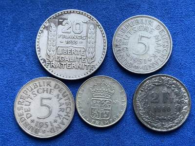 《竞宝斋》第424场 周日，周一，周二  3场连拍 （全场包邮） 五枚一组 多国银币 总重约59.1克 细节见图