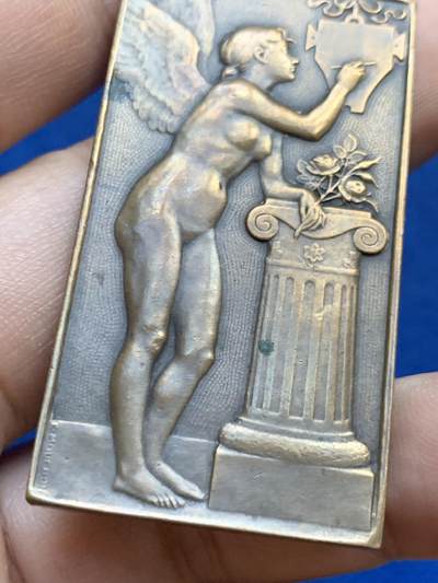 《竞宝斋》第424场 周日，周一，周二  3场连拍 （全场包邮） 名家E. MOUCHON 1907年作《天使》铜章 30.95克 29*53mm 丰饶角铜标