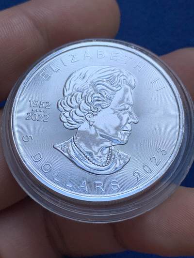 《竞宝斋》第424场 周日，周一，周二  3场连拍 （全场包邮） 加拿大2023年枫叶银币，六大投资银币之一，1盎司9999银。