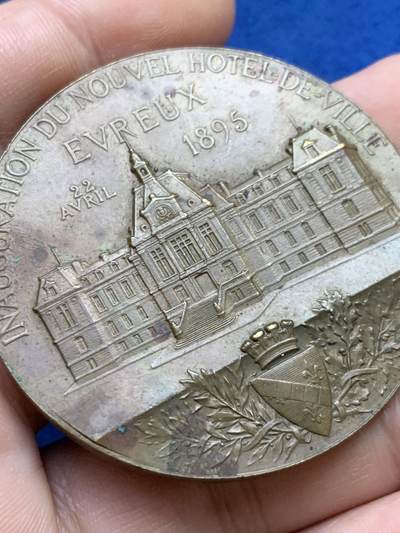 《竞宝斋》第424场 周日，周一，周二  3场连拍 （全场包邮） 1895年埃夫勒新市政厅落成典礼纪念铜章 40.65克 50mm 铜标边铭