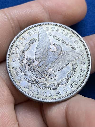 《竞宝斋》第424场 周日，周一，周二  3场连拍 （全场包邮） 美国1881年摩根1美元银币，包浆醇厚，带转光，底板干净细节饱满。