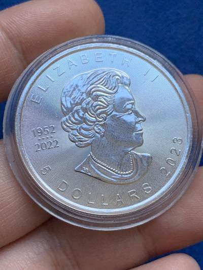 《竞宝斋》第424场 周日，周一，周二  3场连拍 （全场包邮） 加拿大2023年枫叶银币，六大投资银币之一，1盎司9999银。