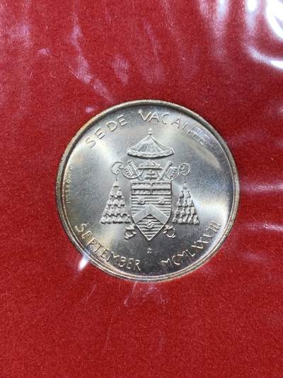 《竞宝斋》第424场 周日，周一，周二  3场连拍 （全场包邮） 册装 神圣教皇国梵蒂冈500里拉，1978教皇缺位银币