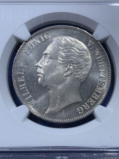 《竞宝斋》第424场 周日，周一，周二  3场连拍 （全场包邮） NGC MS63 德国 1859年 符腾堡 狮鹿盾徽流通泰勒 银币 少见品种 季军分 光度 细节都值得入藏 具体状态见视频 同分今年成交价已经到达6000 上涨幅度较大