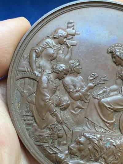 《竞宝斋》第424场 周日，周一，周二  3场连拍 （全场包邮） 1862年英国肯辛顿世博会纪念大铜章 Wyon设计 207.1克 76.2mm